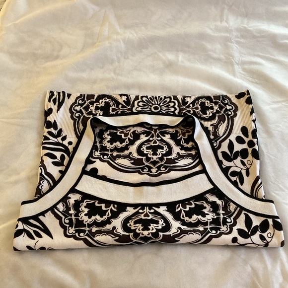 NWOT - White House Black Market Floral Print Sleeveless Halter Top - Size M - Picture 15 of 16